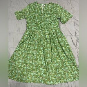 🌿 Vintage 1960s Shelton Stroller Green Paisley Dress | 
| Pockets, Front Zip,